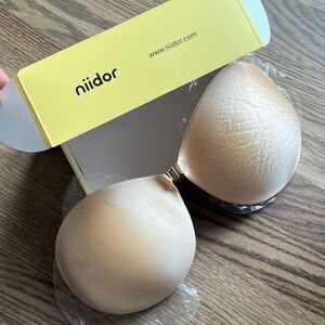 Niidor Adhesive Strapless Bra in Nude